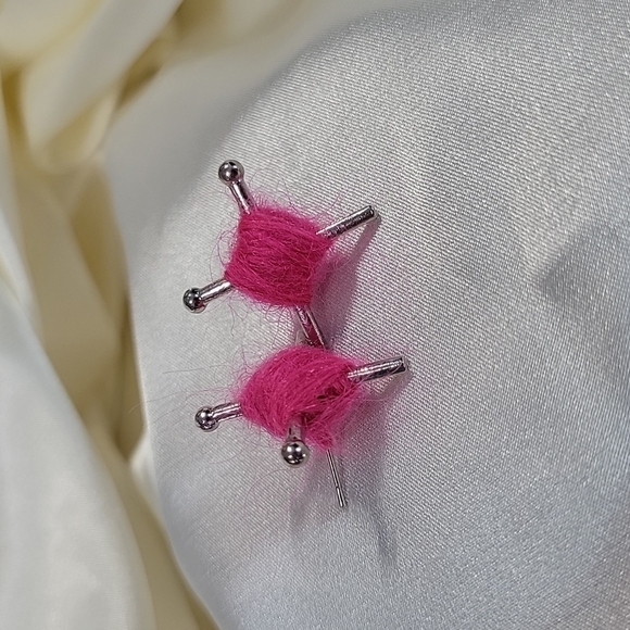 🔥LAST PAIR🔥 Knitting Needles & Yarn Stud Earrings - Picture 5 of 6
